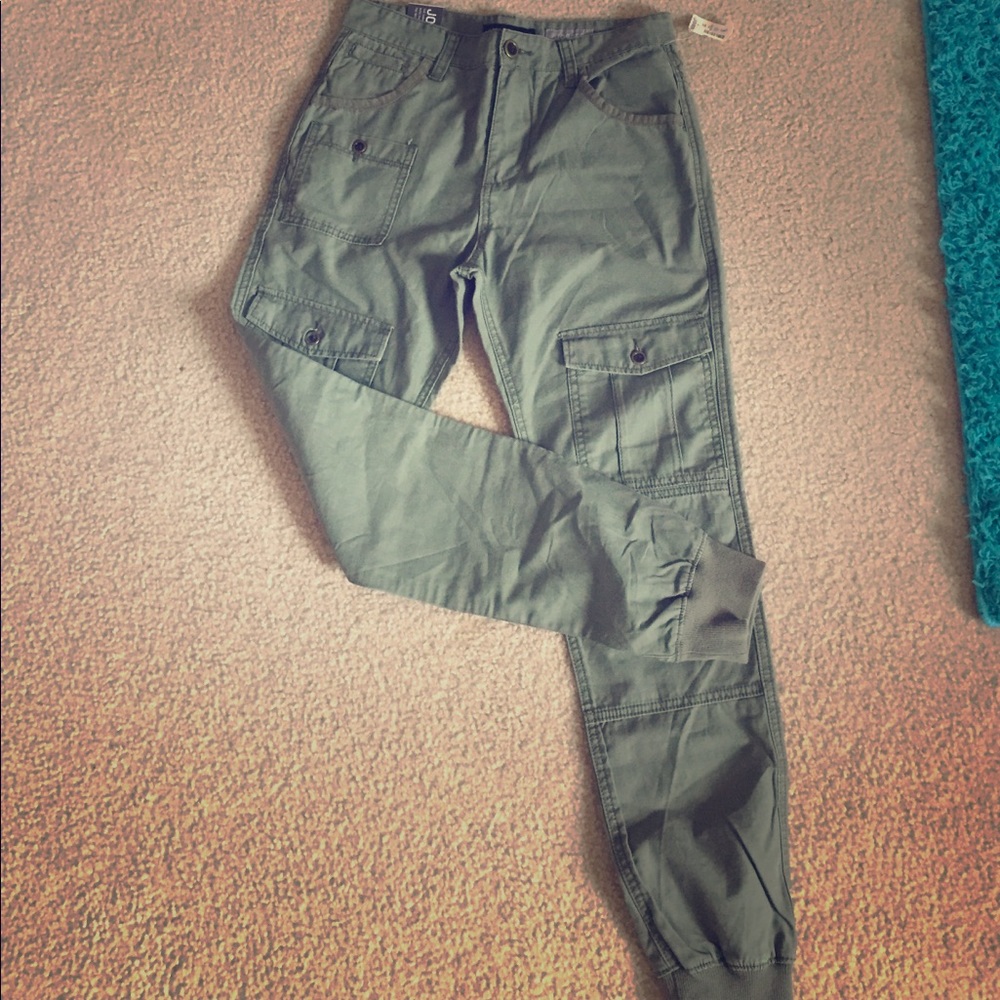 Men's green cargo joggers