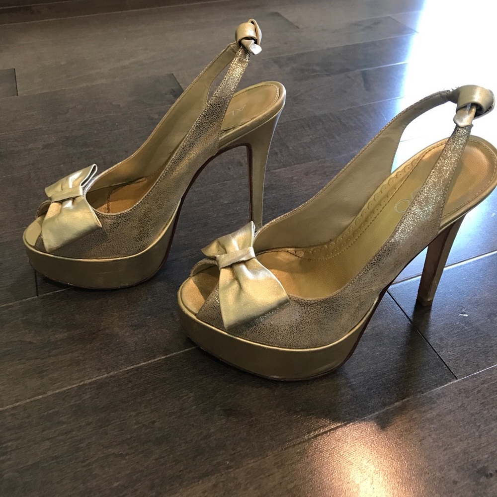 Gold ALDO heels - Picture 2 of 4