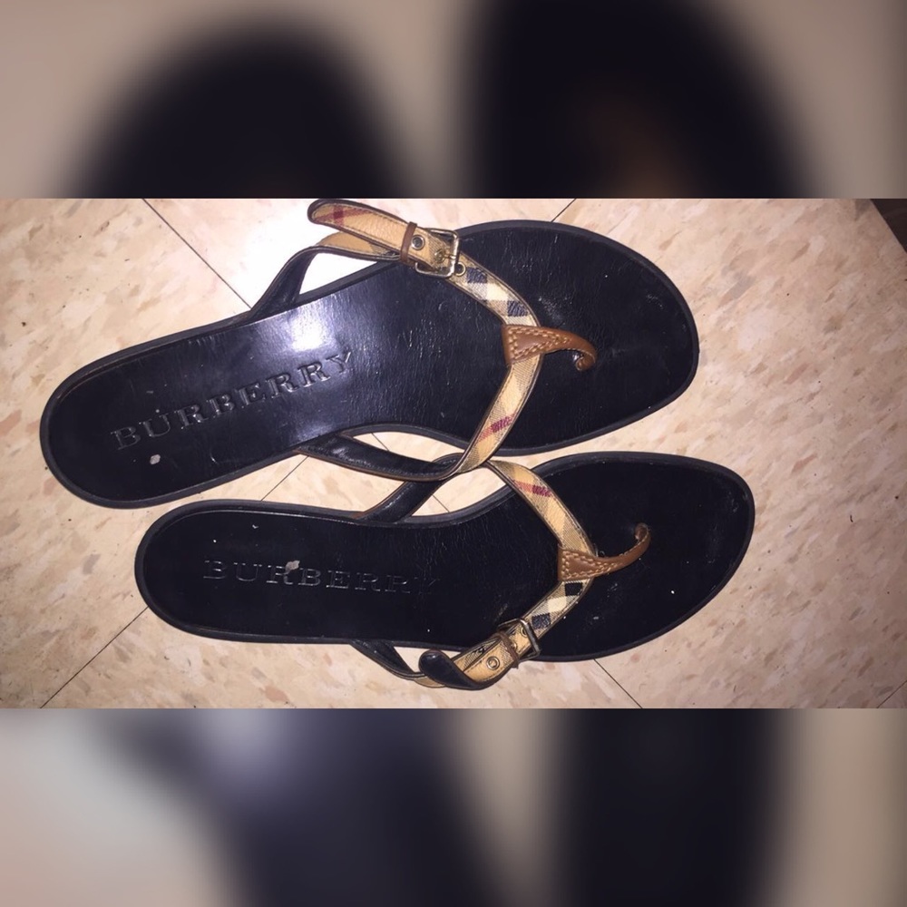 Berberry flip-flops