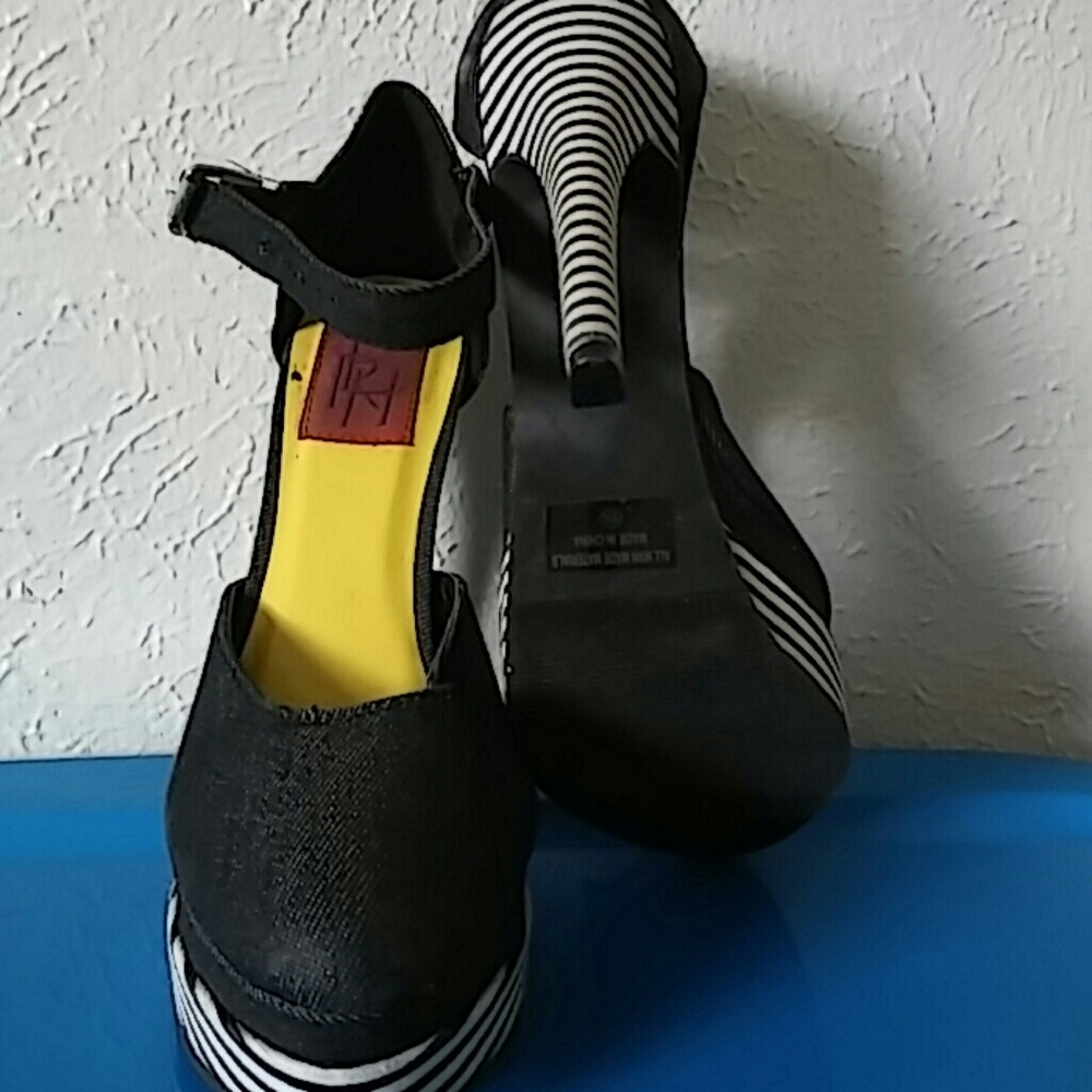 Heels - Picture 2 of 3