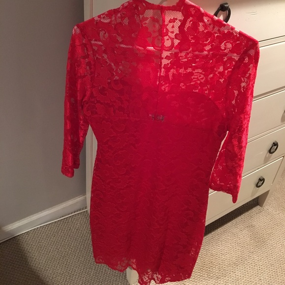 Lace red dress - Picture 4 of 4