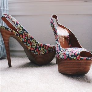 Jessica Simpson Floral Pumps