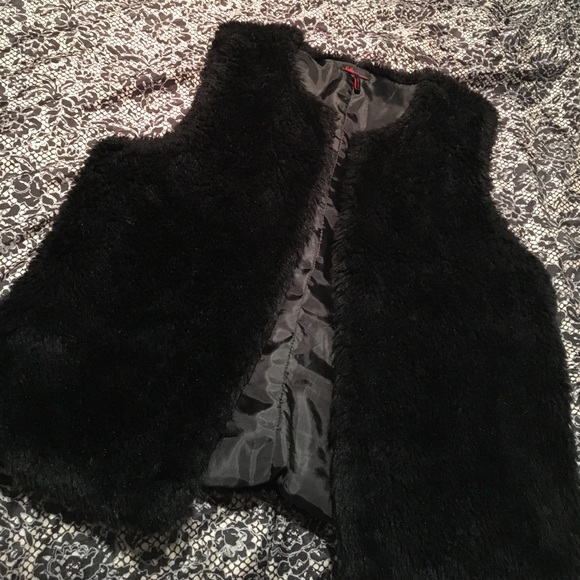 Sofia Vergara black vest - Picture 1 of 2