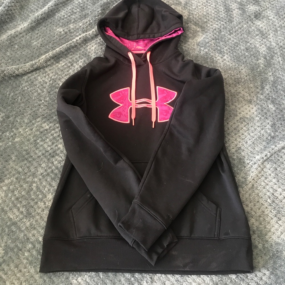 Cute UA sweatshirt!