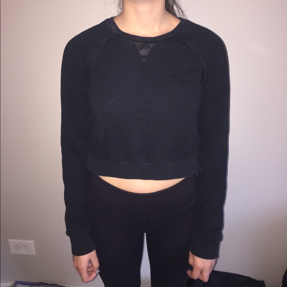 Black cropped sweatshirt