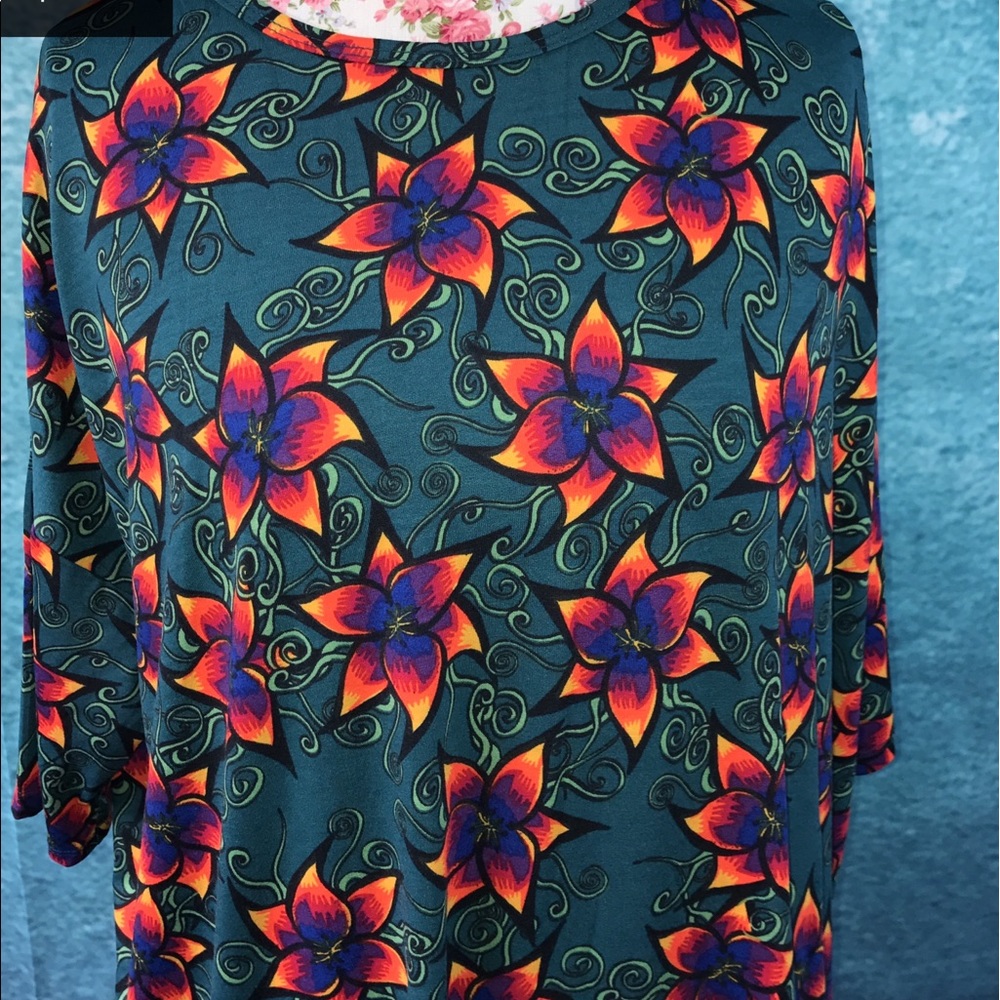 🦄🦄 LuLaRoe XL Irma- beautiful floral new!