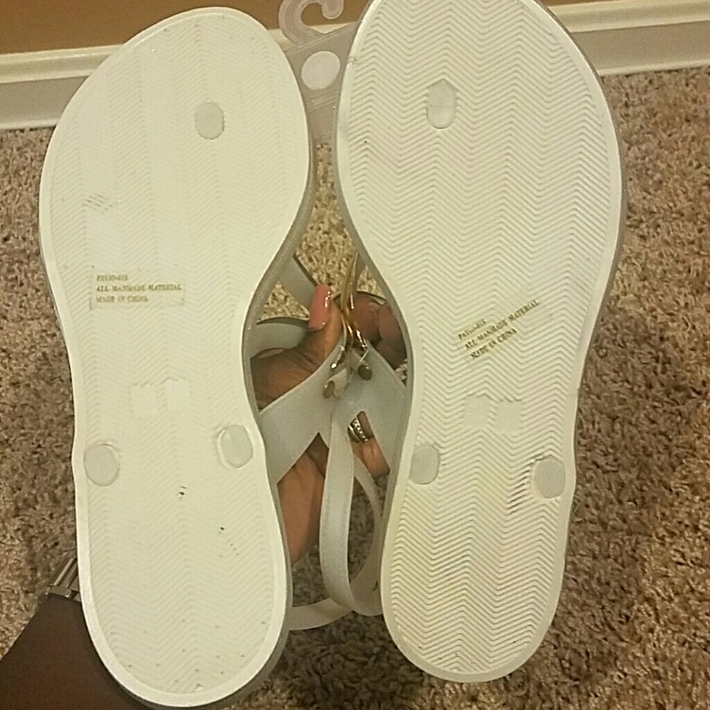Sandles - Picture 3 of 4