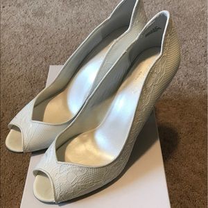 David's Bridal Layla - Ivory