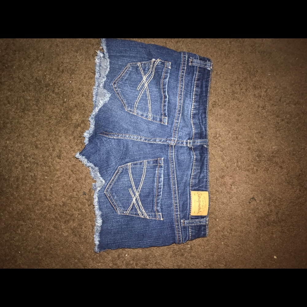Shorts - Picture 2 of 6