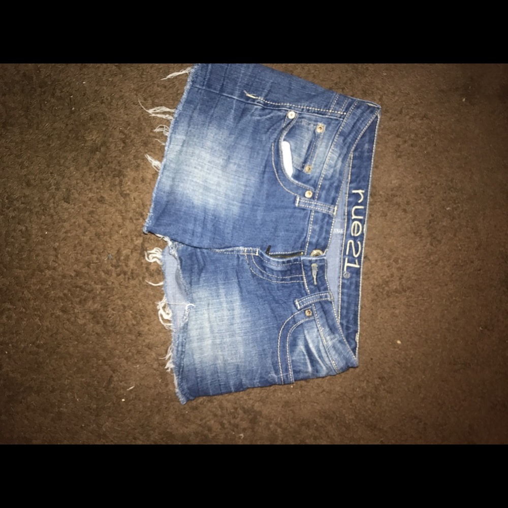 Shorts - Picture 3 of 6