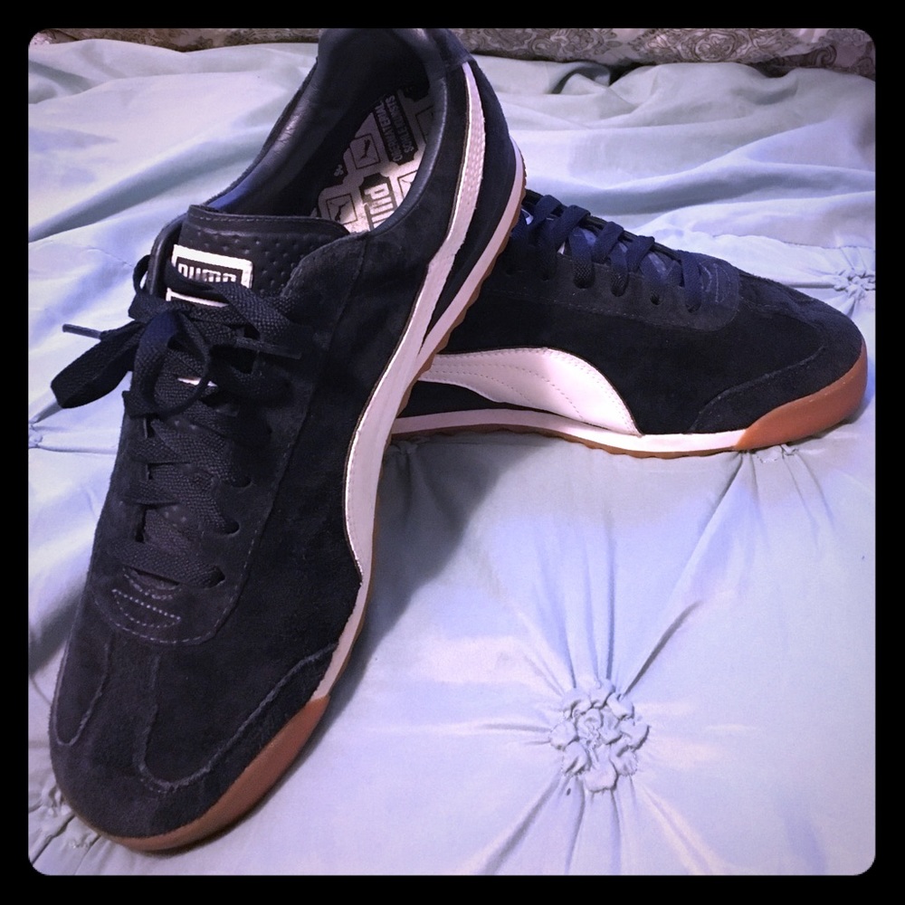 Men's Puma.. I only wore them once or twice