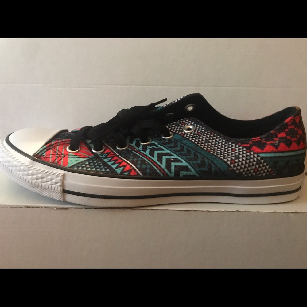 New with box converse .