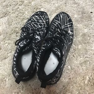 DONATING TOMORROW! Nike Roshe sneakers