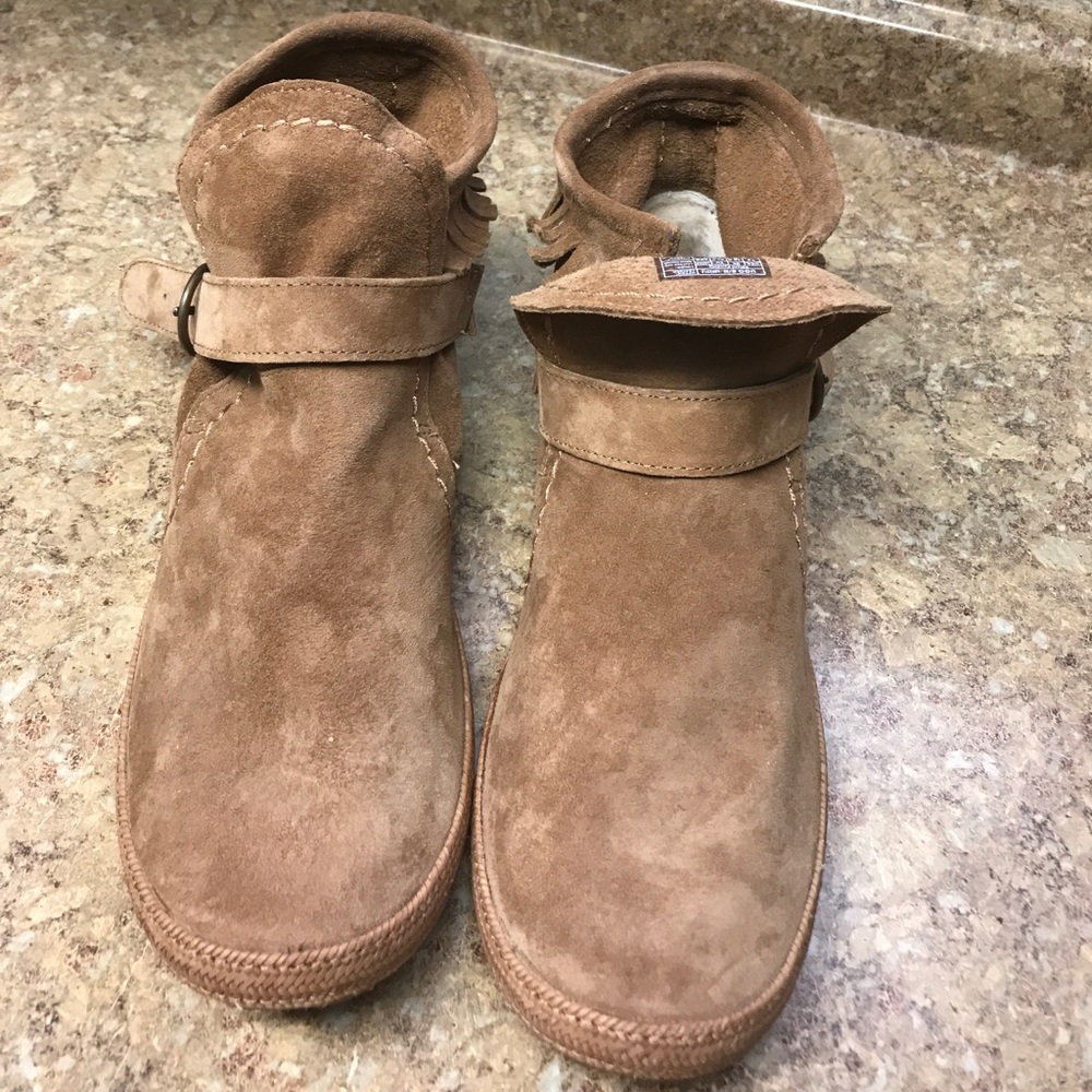Ugg women boo tie size 12