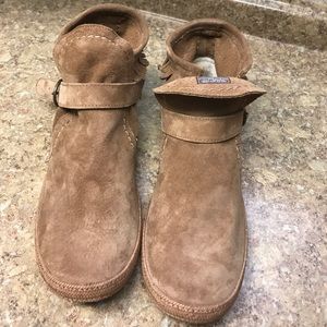 Ugg women boo tie size 12