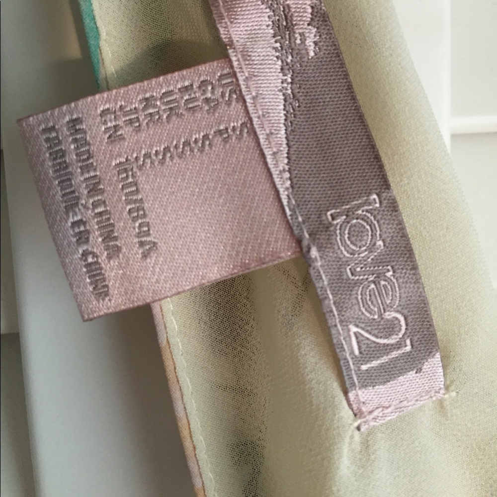 Patterned Dress - Picture 4 of 6