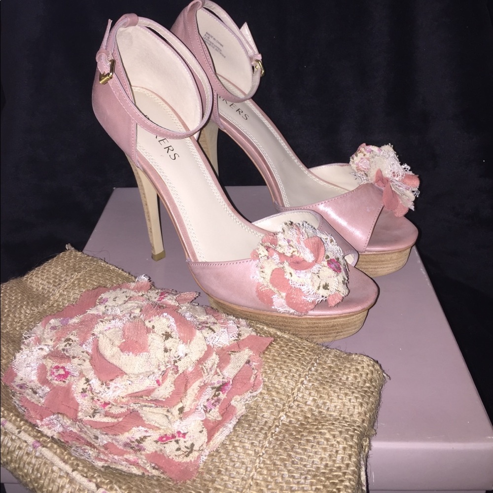 Peep-toe platform sandals w/ matching clutch