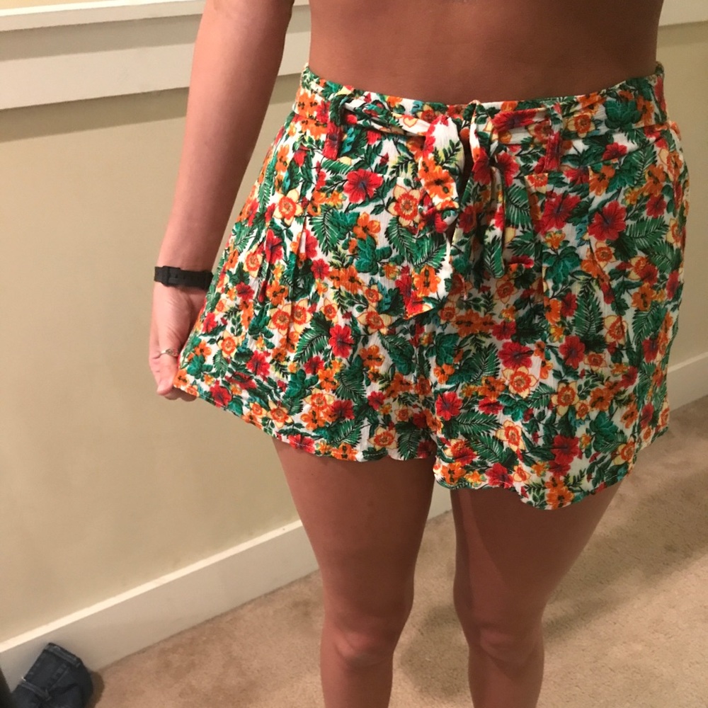 Floral tie waist shorts