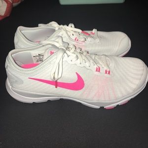 NEVER BEEN WORN sneakers by Nike