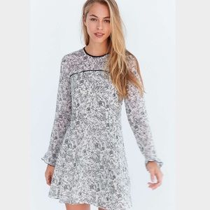 Kimichi blue long sleeve floral dress in small