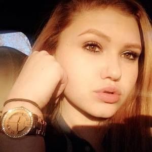 Meet your Posher, Alaina