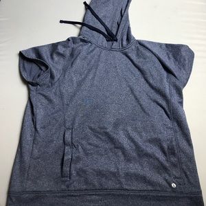 Shortsleeve shirt with hood
