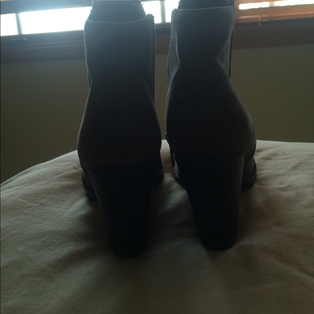 Shoes - Picture 2 of 4