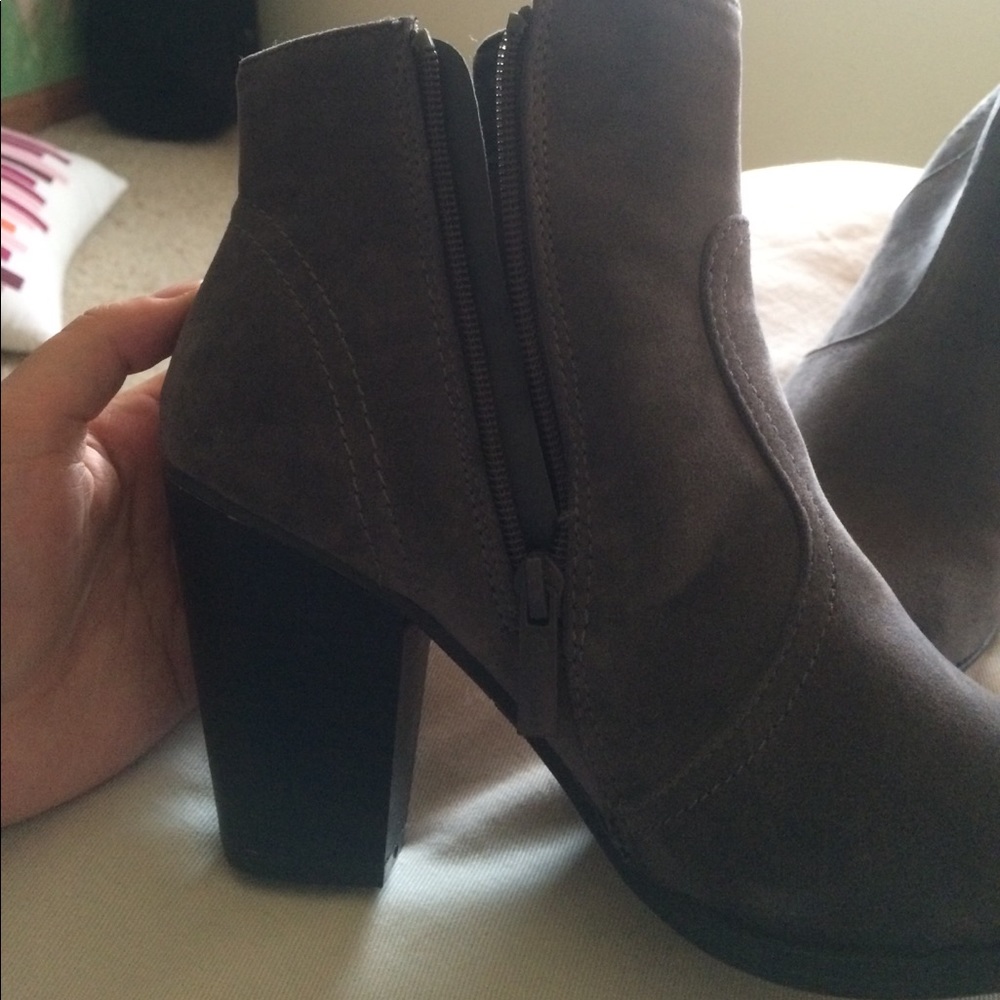 Shoes - Picture 4 of 4