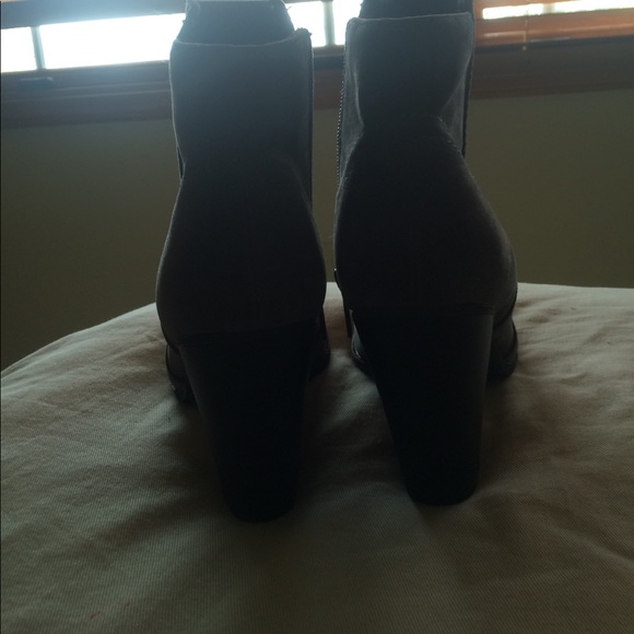 Shoes - Picture 2 of 4