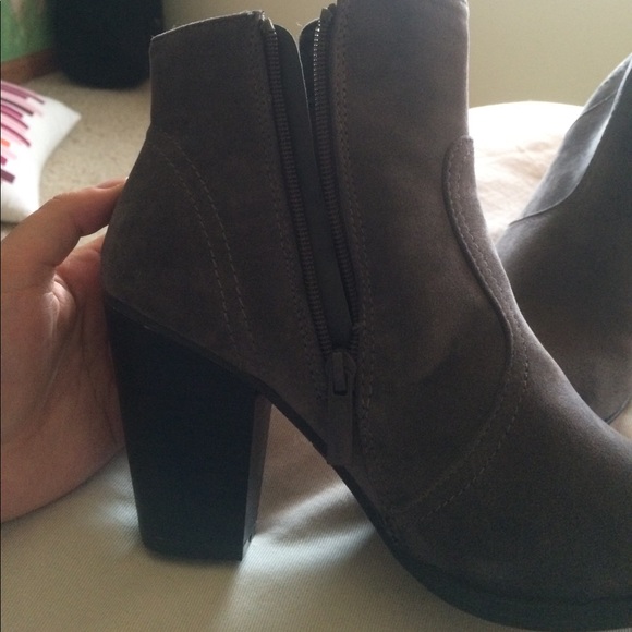 Shoes - Picture 4 of 4