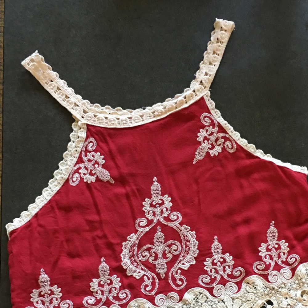 ☀️SUMMER SALE☀️Embroidered Red Tank🌹 - Picture 4 of 4