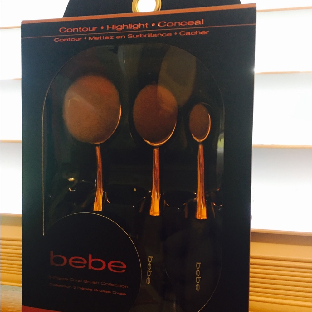 SOLD! Bebe 3 piece oval brush collection