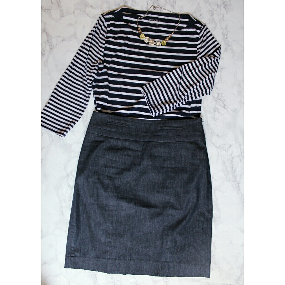 Loft Skirt 0P blue with pocket details.