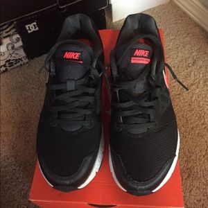 Womens Nike downshifters