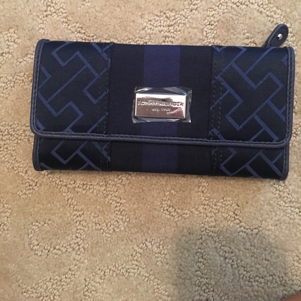 NWT Tommy Hilfiger Wallet