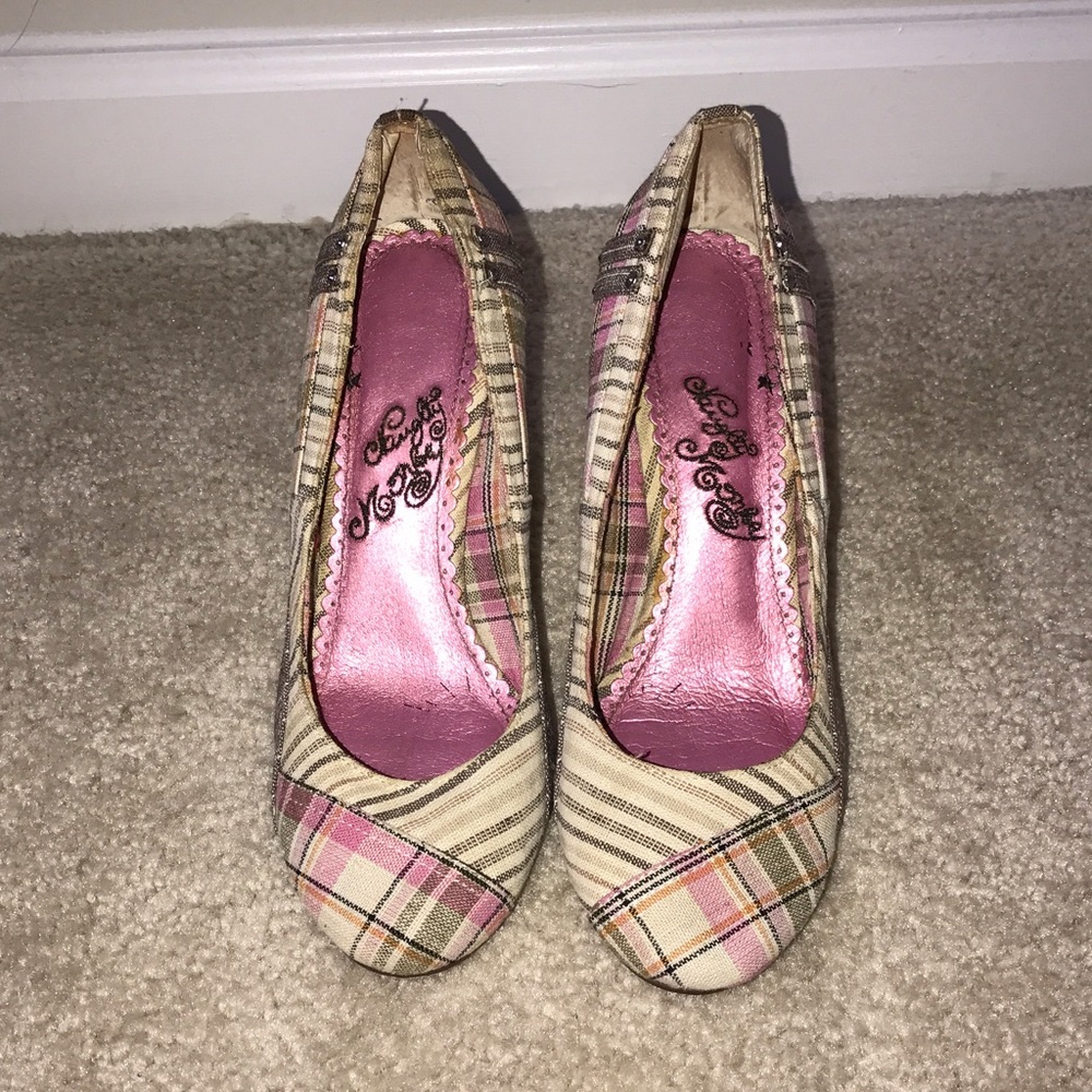 Size 8 Naughty Monkey heels