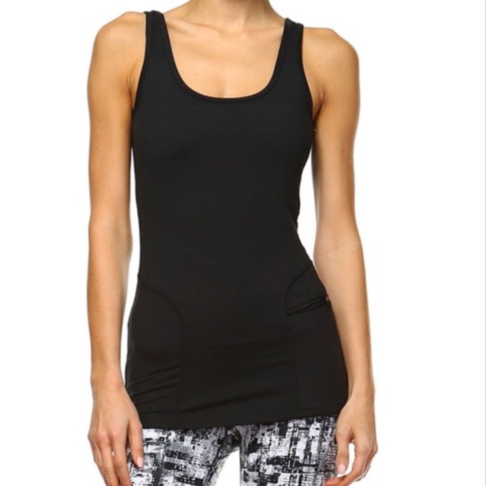 🆕 Workout Criss Cross tank with pocket for phone! - Picture 5 of 8