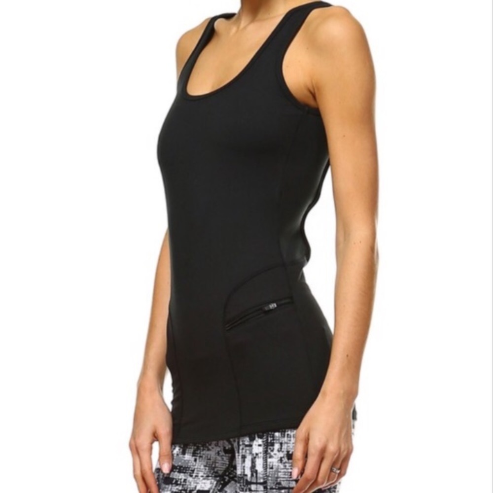 🆕 Workout Criss Cross tank with pocket for phone! - Picture 6 of 8