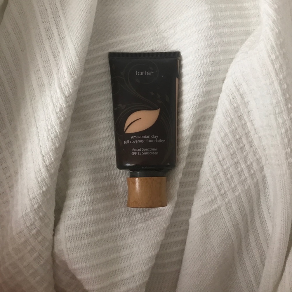 Tarte Amazonian clay foundation