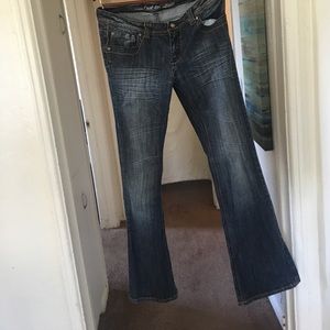 SALE ‼️Med/dark wash jeans