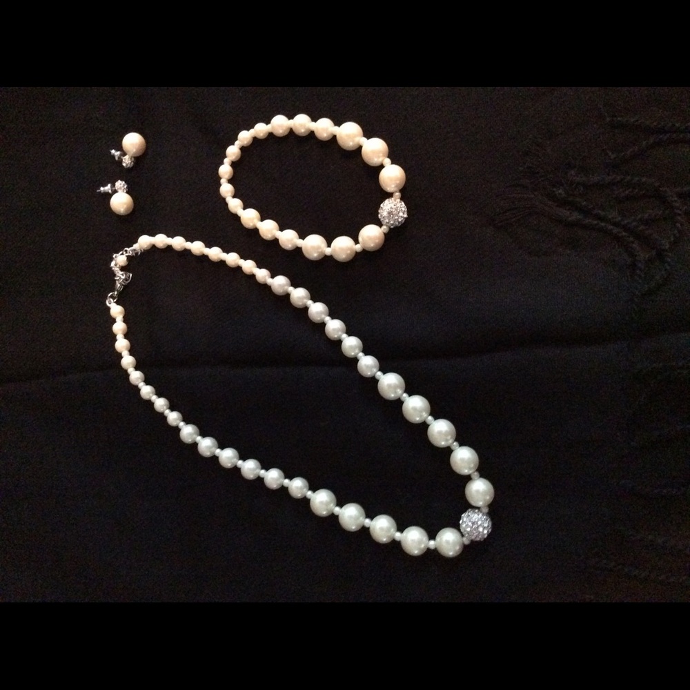 Pearl and crystal set