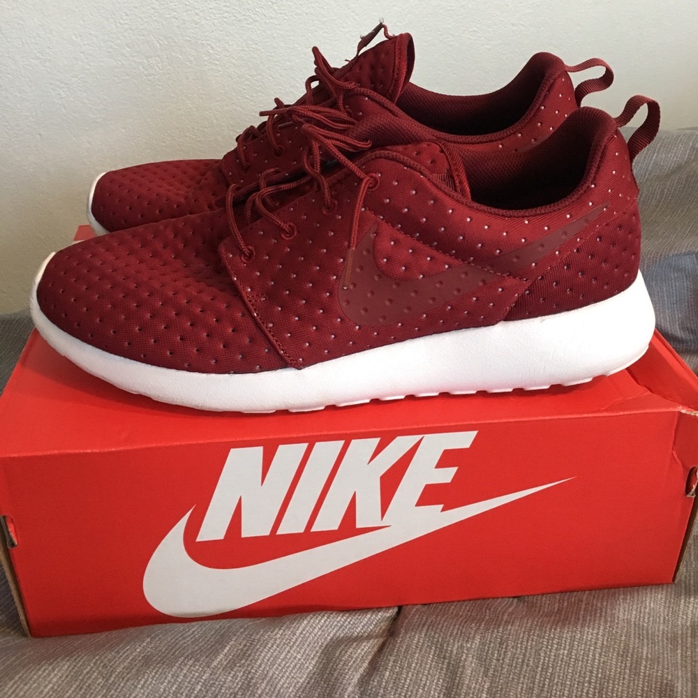 Red Nike Rosche's Size 12