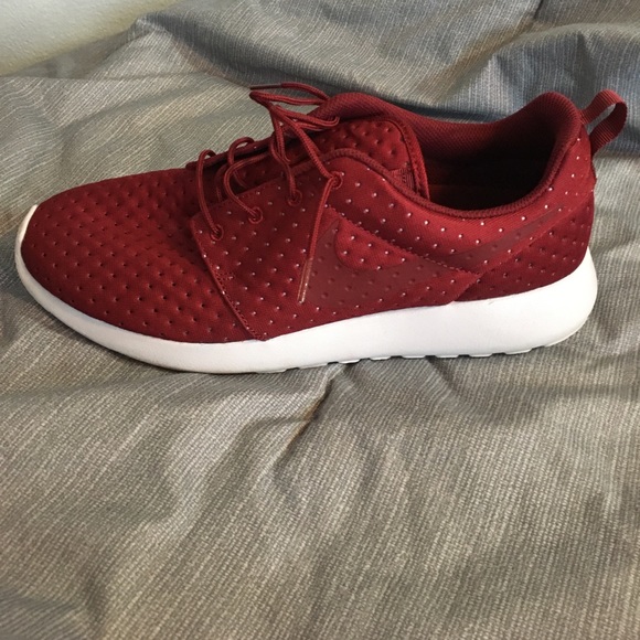 Red Nike Rosche's Size 12 - Picture 2 of 6