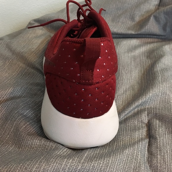 Red Nike Rosche's Size 12 - Picture 4 of 6
