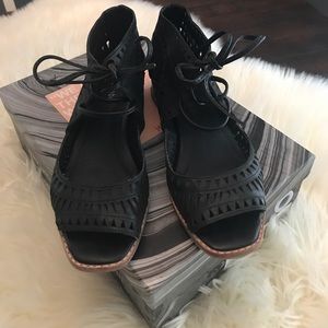 Jeffrey Campbell Rodillo sandal