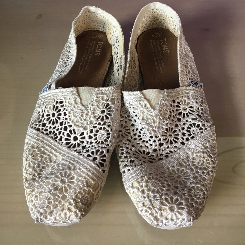Toms ivory lace canvas shoes