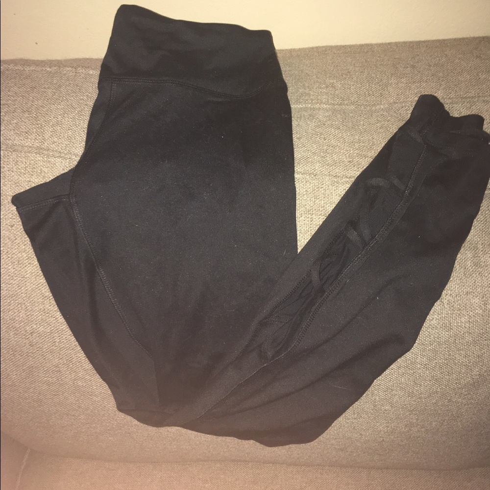 Black workout leggings.
