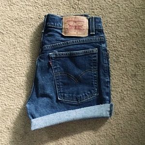 Levi's Cutoffs🌸