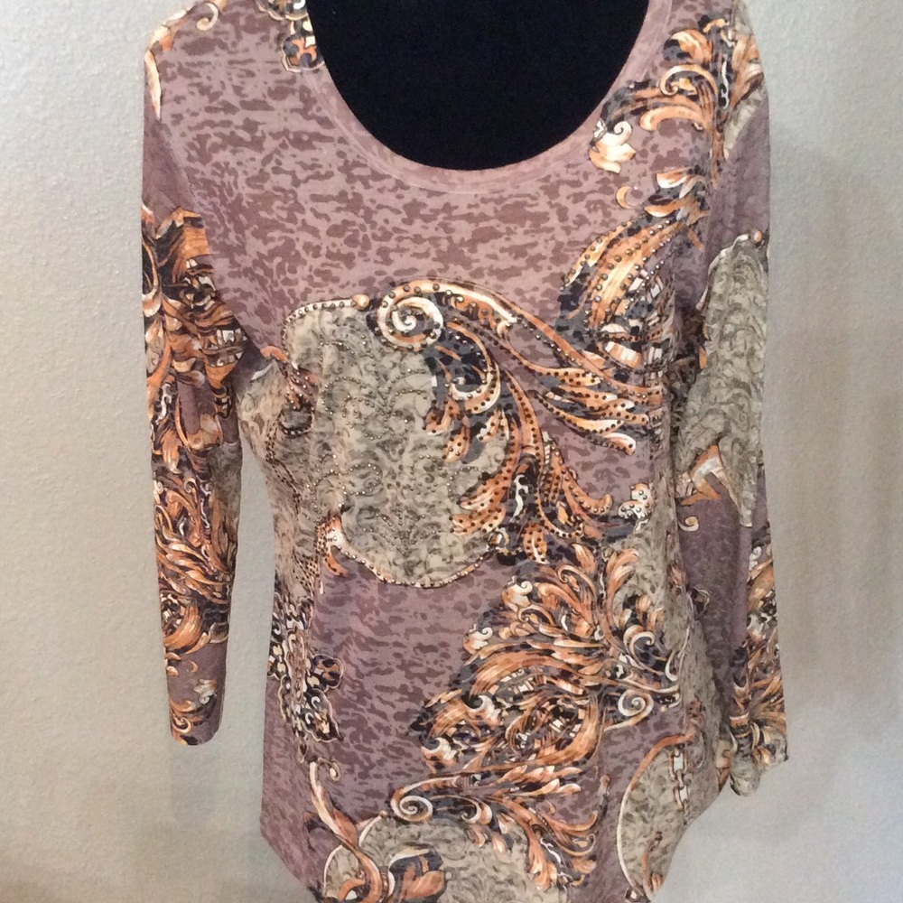 Blouse with stud and lace sleeves