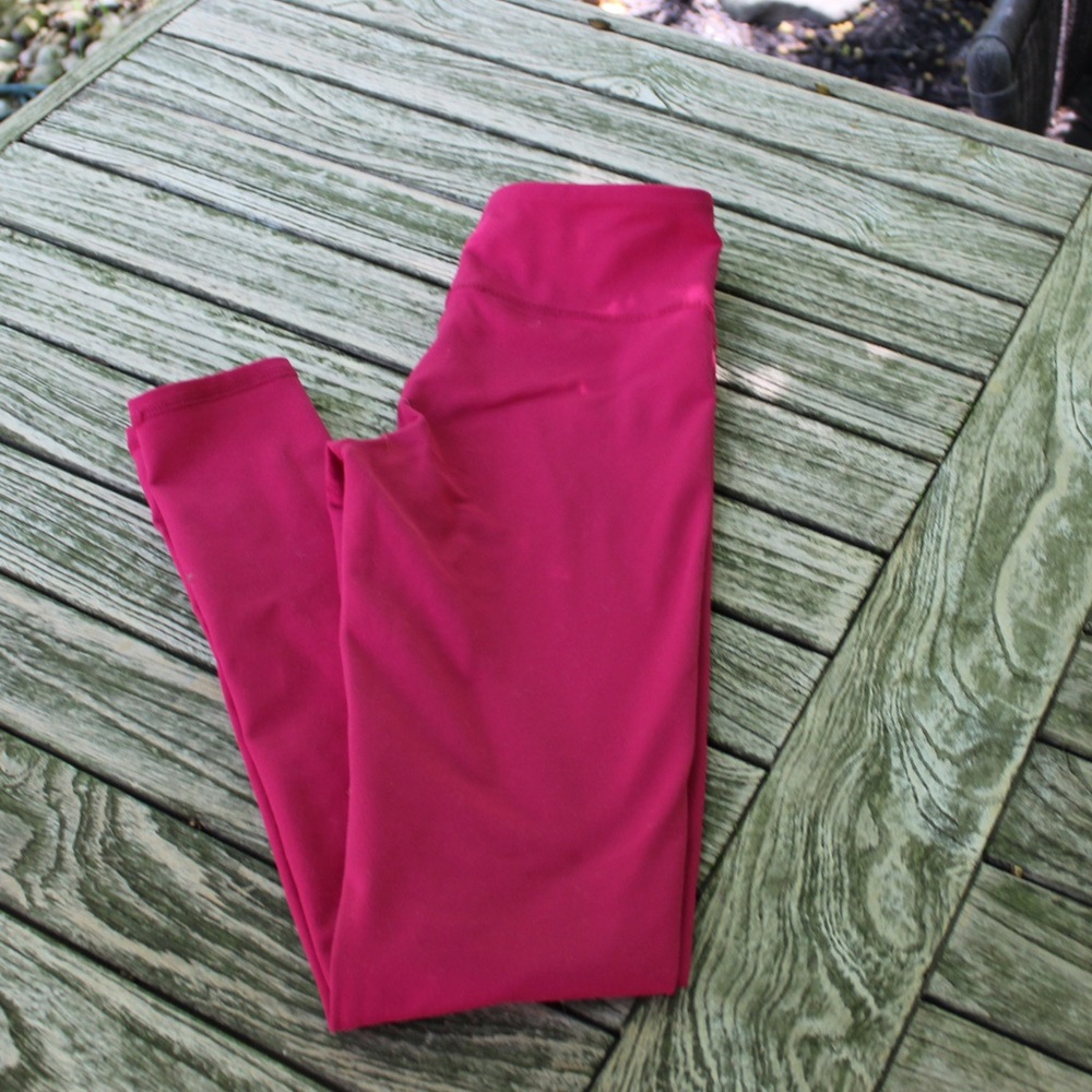 Fabletics deep pink exercise leggings